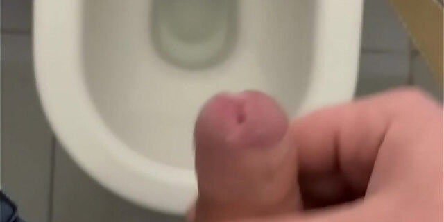 close up,masturbation,public,russian,teen,toilet
